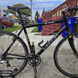 Nice Road Bike Carbon Fiber Fork
54cm Great Condition Ready to Ride 