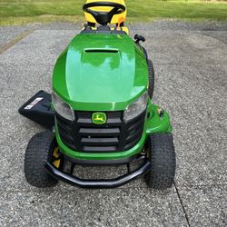 John Deere Riding Lawn Mower 