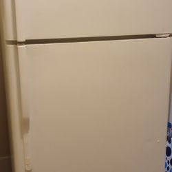 Appliances must go asap.must pick up. Also bed ..Still Available If Still Posted. Thank You 