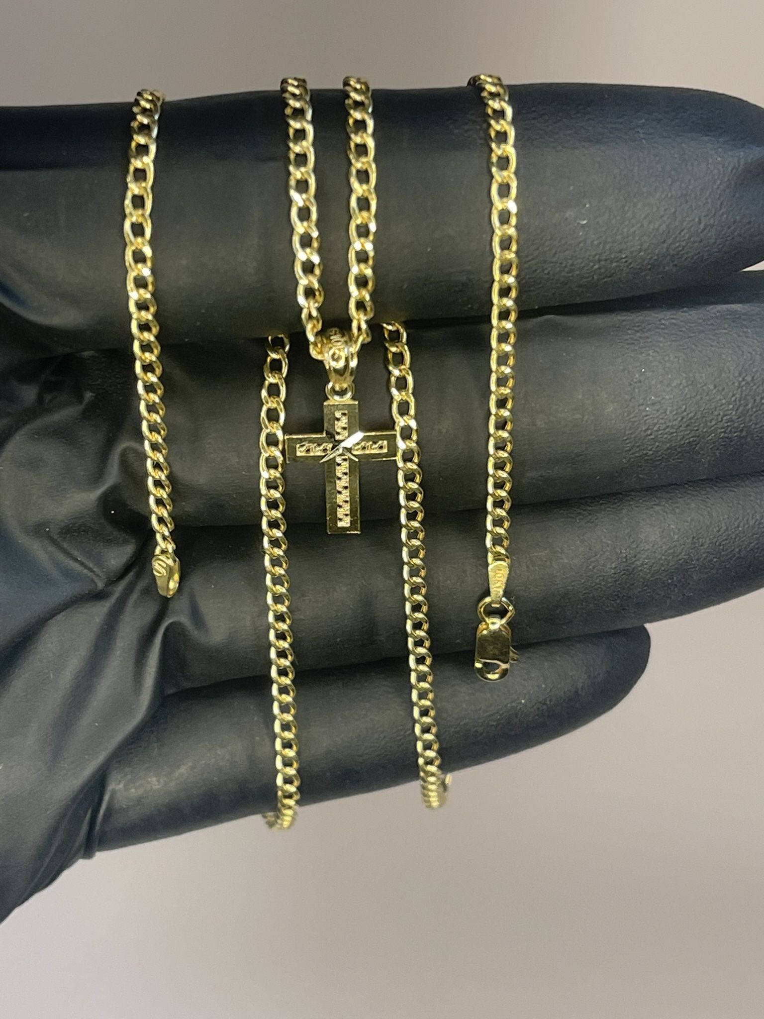 22” Inch Cuban necklace & Cross Pendant