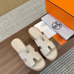 Classic H platform shoes,