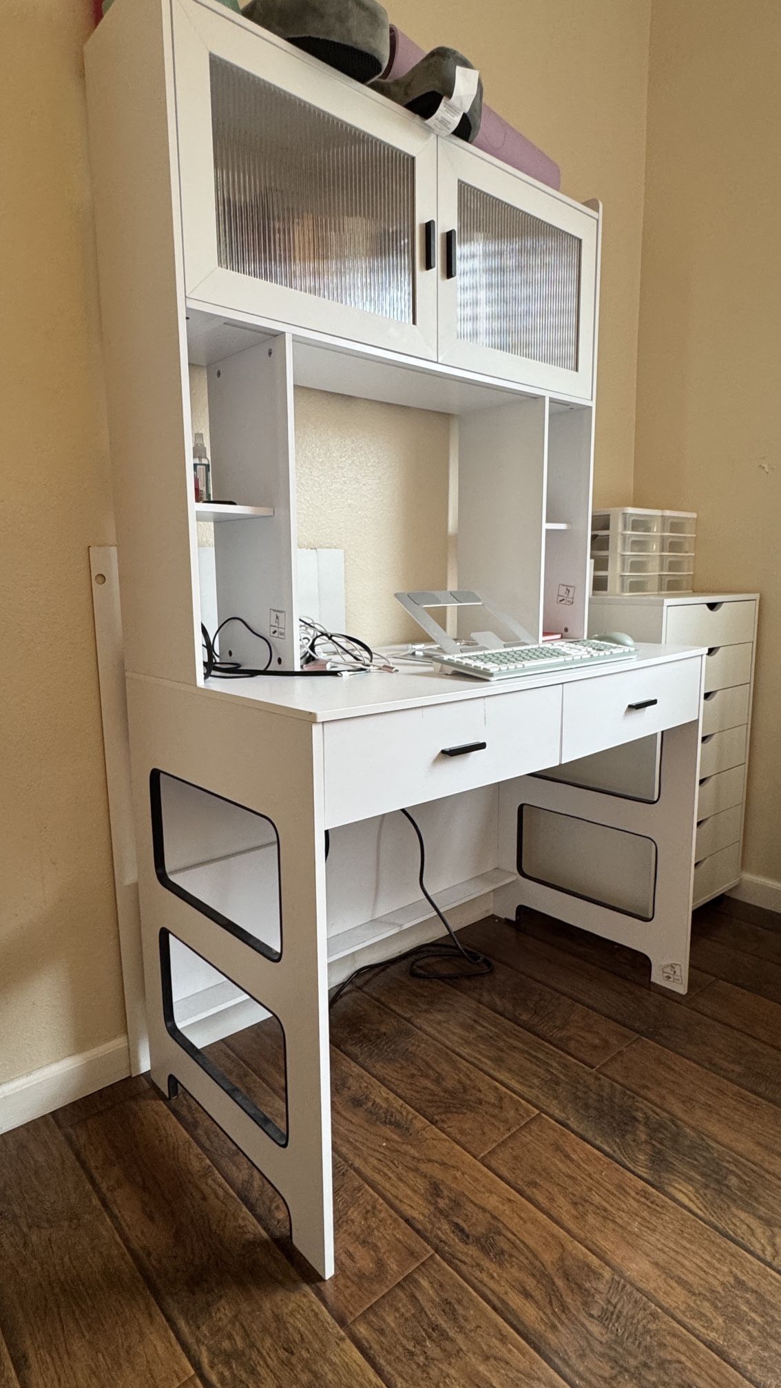 Study Desk with Book Storage – Spacious & Functional