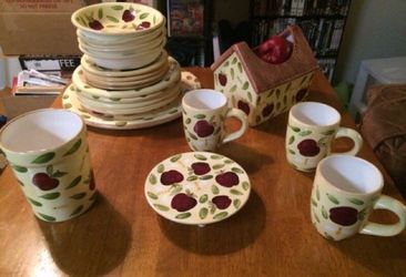 Pure Art Arol Endres Brand Apples and Bees Classy Kitchen and Dish Set For Sale!