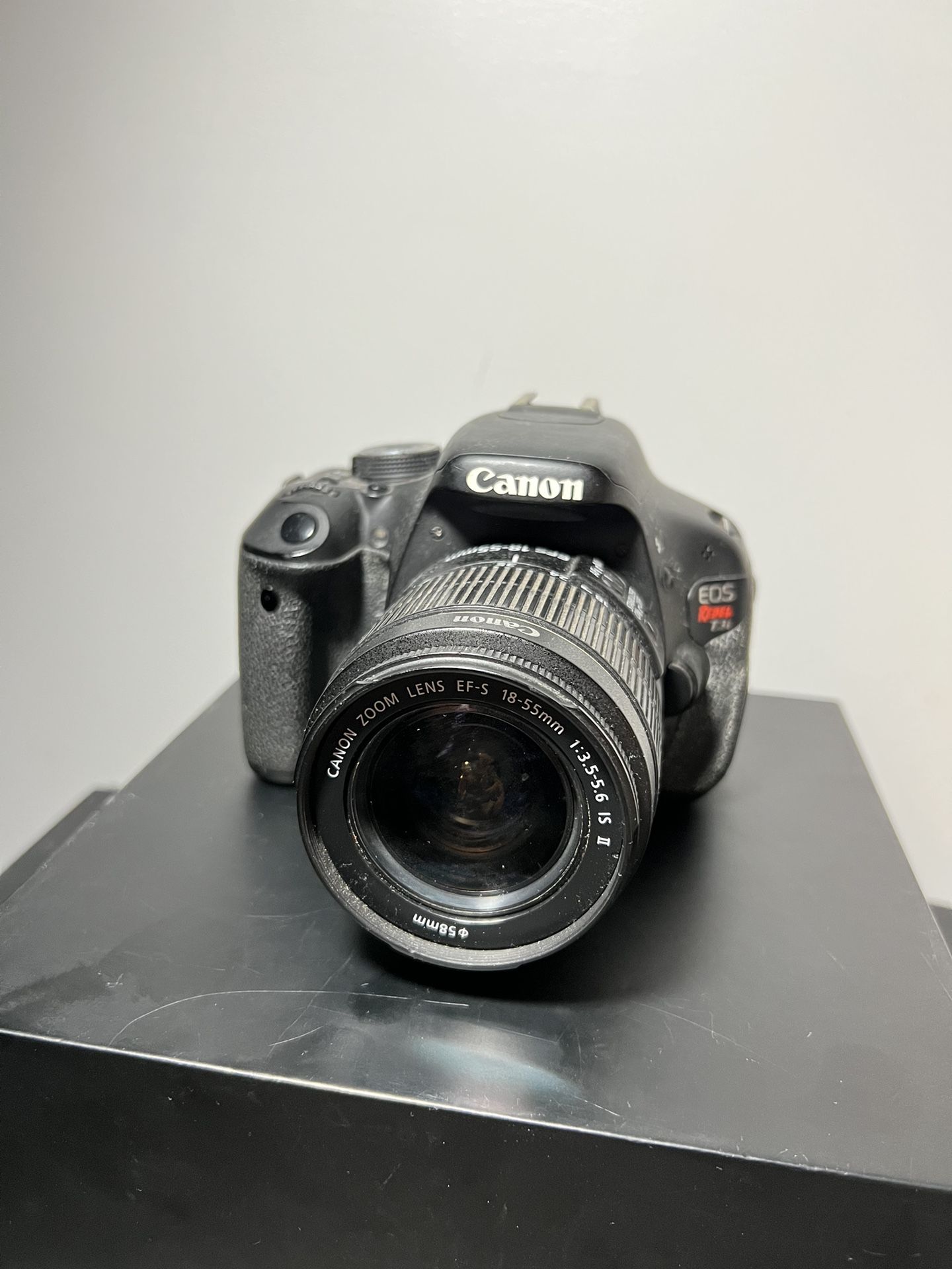 Canon EOS REBEL T3i