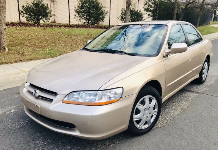 Only $3300 ! 2000 HONDA Accord- LOW MILES- No issues on Engine - Leather -VTEC Engine