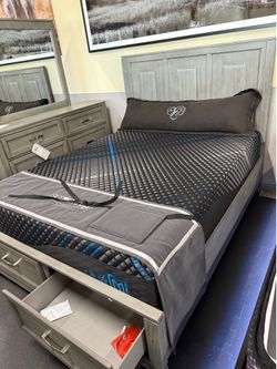 Queen bed room set On Sale