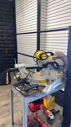 DeWalt Sliding Compound Miter Saw