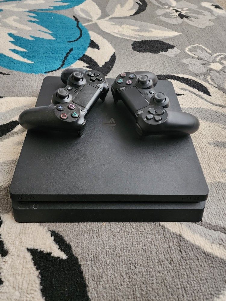 Ps4 With 2 Controllers 