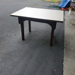 Free- Table For Kids In SAMMAMISH 