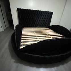 Eastern King Platform Bed with Mattress – Ready to Use