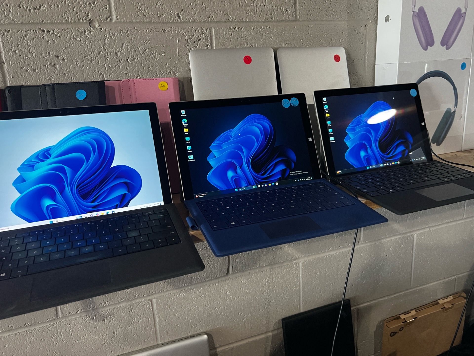 Hp laptop 17 inch screen, surface tablets, MacBooks with touchbar. Etc