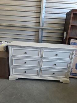New set Anistyn 6-Drawer Dresser and matching Nightstand