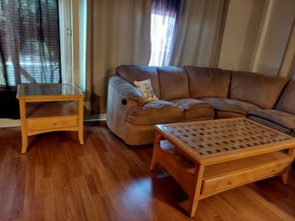 Blonde wood coffe table set