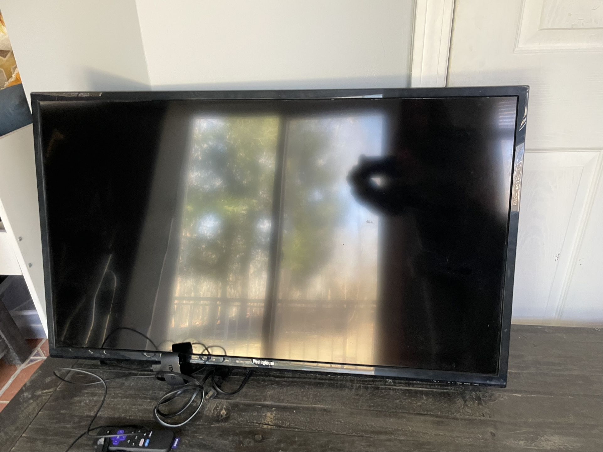 Westinghouse 32” Tv With Roku