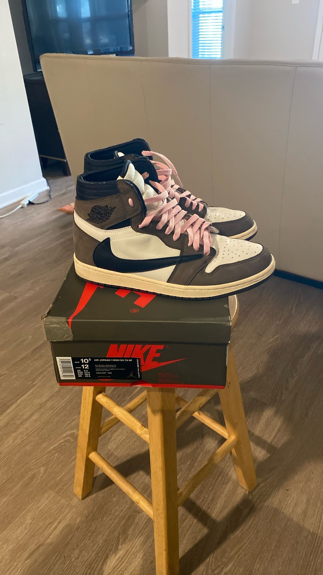Travis Scott Jordan 1’s