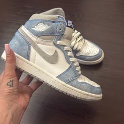 Jordan 1 hyper royal