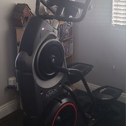 Bowflex MaxTrainer M8