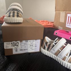 Size 21 Infant 5 Burberry Shoes