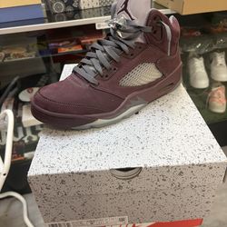 Jordan 5s. “Retro Burgundy” Size 9.5