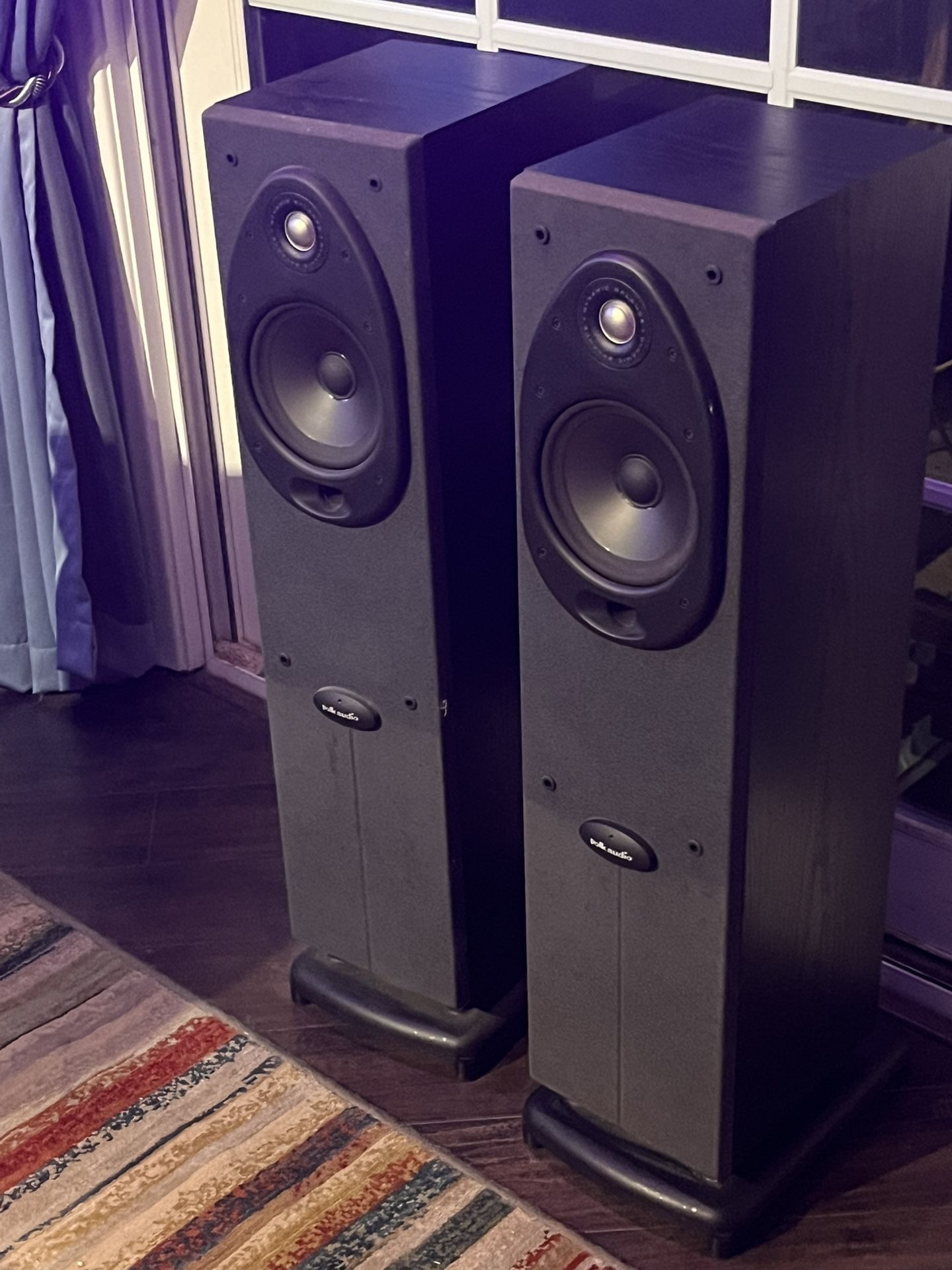 2 X Polk Audio Rt600 In Great Shape.