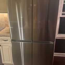 Samsung 23 Cu Counter Dept Refrigerator. 