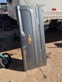 GMC sierra tail gate part