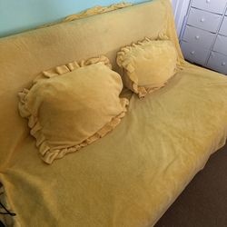 Blanket With 2 Pillows Case And 2 Pillows 