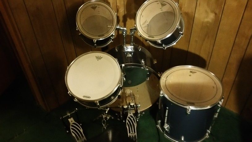 Drum Set with double bass pedal, No Cymbals