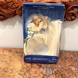 Vintage 1997 Princess Diana of Wales: A Royal Remembrance Commemorative Doll