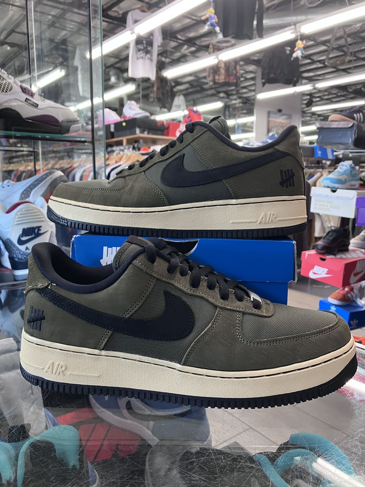 Nike Air Force 1 Low SP Undefeated Ballistic Dunk vs. AF1