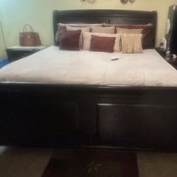 Solid Wood Kingsize Bedroom Set