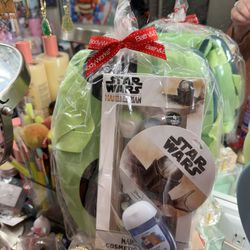 Star Wars Gift 💝 Bag / Makeup Brushes & Yoda Bag And Bath & Body Hand Sanitizer