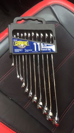 Set of 11 piece combination wrench