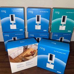 Ring Indoor Security Cam Plug-In / 360° Horizontal Pan-Tilt Live View Coverage