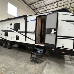 RV 34 Feet! (Sleeps 9!)