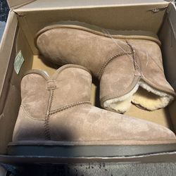 BRAND NEW!!!Kirkland brand Women's boots size 8 