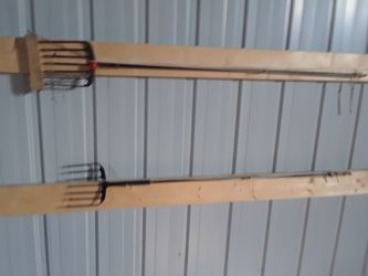 Fish house spears $100 each or both for $150