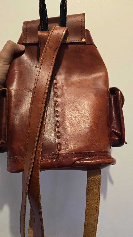 Tradicional Leather Bagpack (Not Used) 