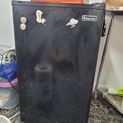 CLEAN Used Mini Fridge 