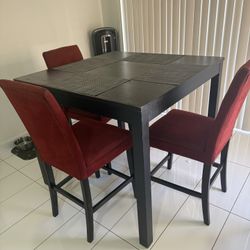 Must Pick Up- 1 Table 3 Chairs 