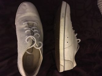 UGGs LNEW size 10 only 35$ FIRM