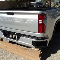 2020-2022 Chevy 2500,3500 >Only Tailgate  &  Bumper ~ >BED IS SOLD< auto parts accessories