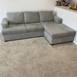 Modular Living Spaces Sectional Sofa/couch
