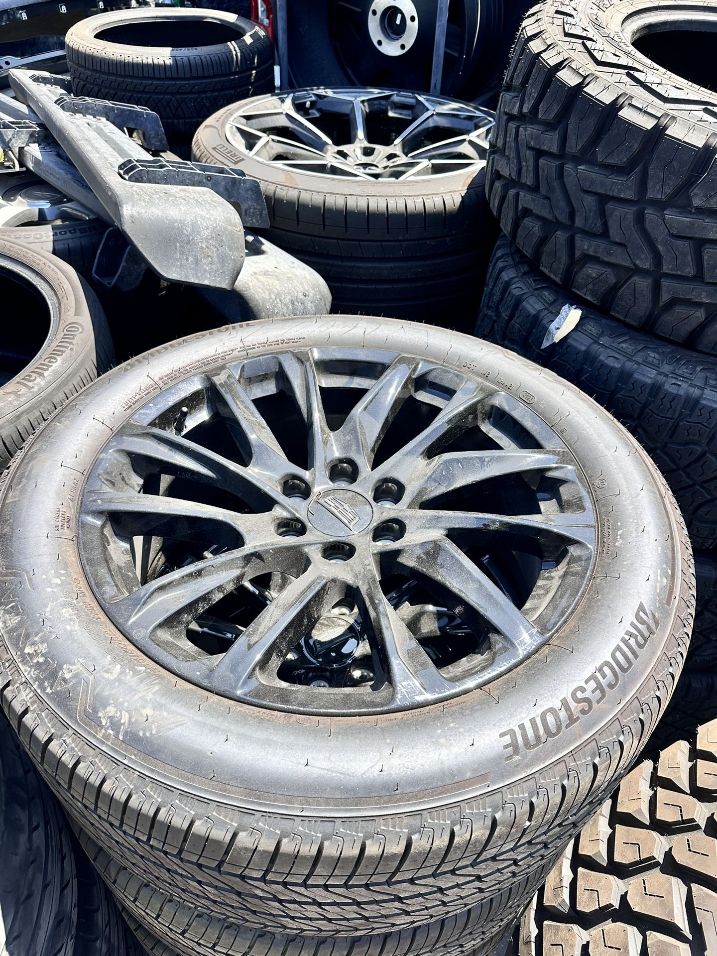 Cadillac Escalade Stock Wheel Set 275/50/22