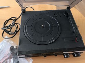 Jensen 3 speed stereo with built in speakers