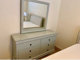 Bedroom set
