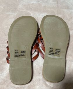 Cute brown So sandals, size 9