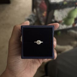 size 5 ring  crystal 