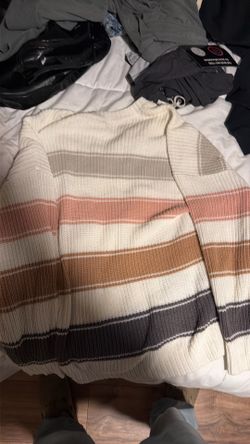 HOLLISTER KNIT SWEATER