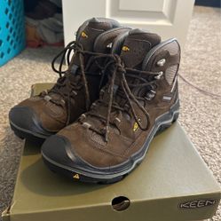 Keen Waterproof Boots Size 9